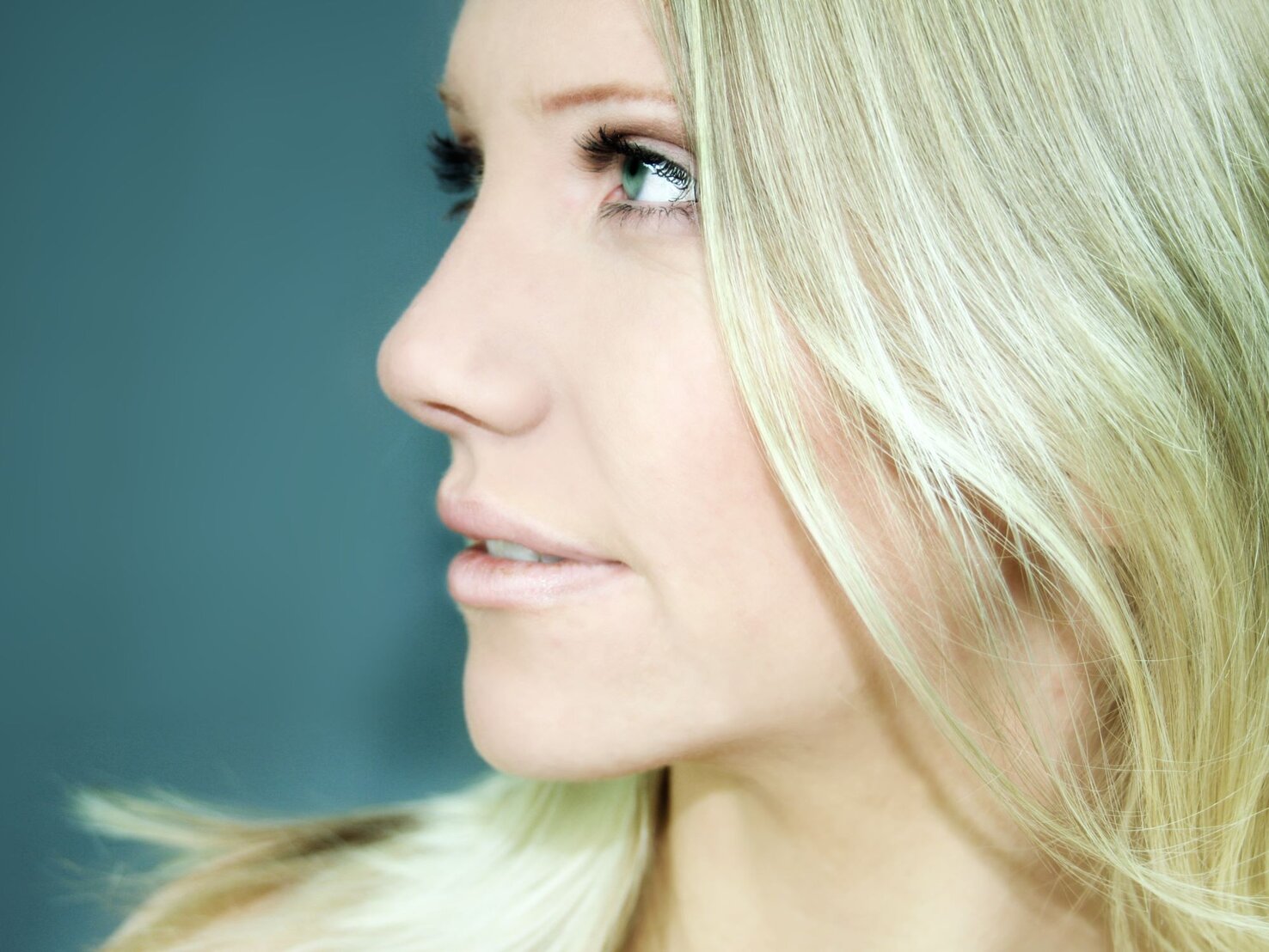 Grünstich in den Haaren? Wie du ihn wieder loswirst